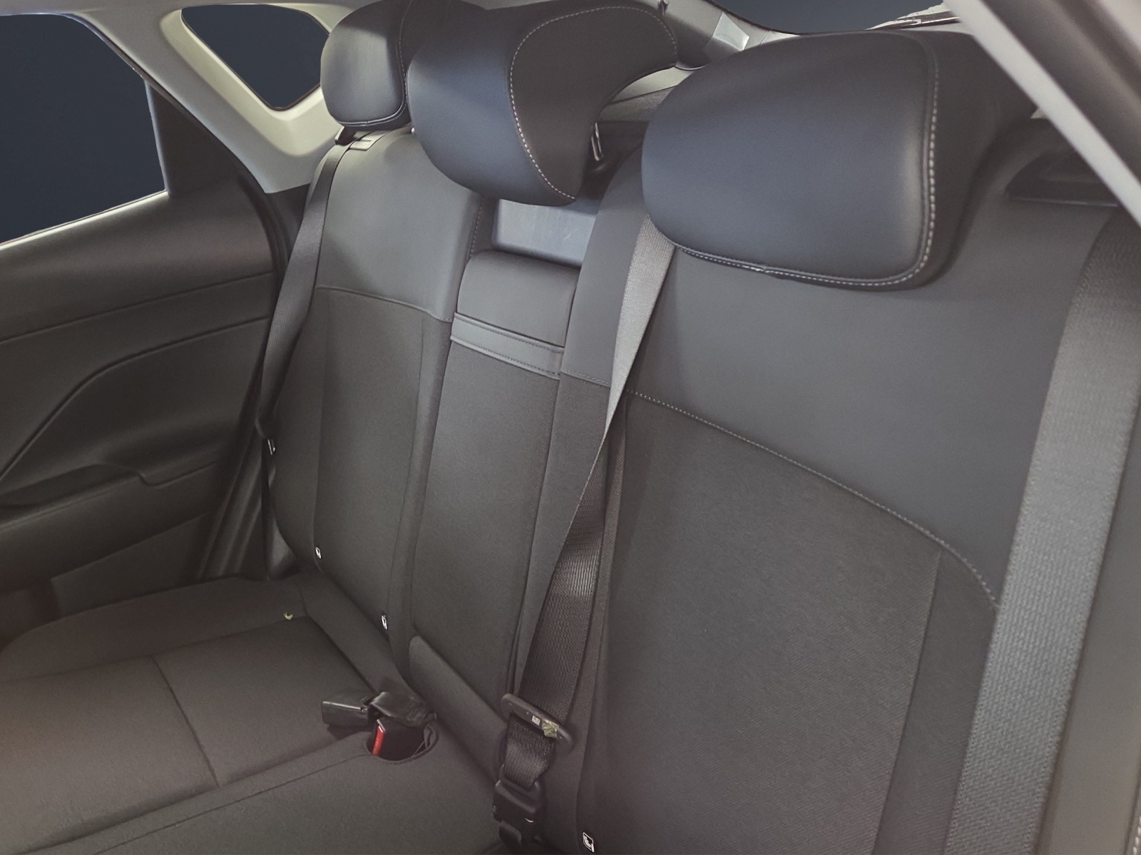 HYUNDAI Kona 1.6 GDi HEV Amplia DCT-image-16