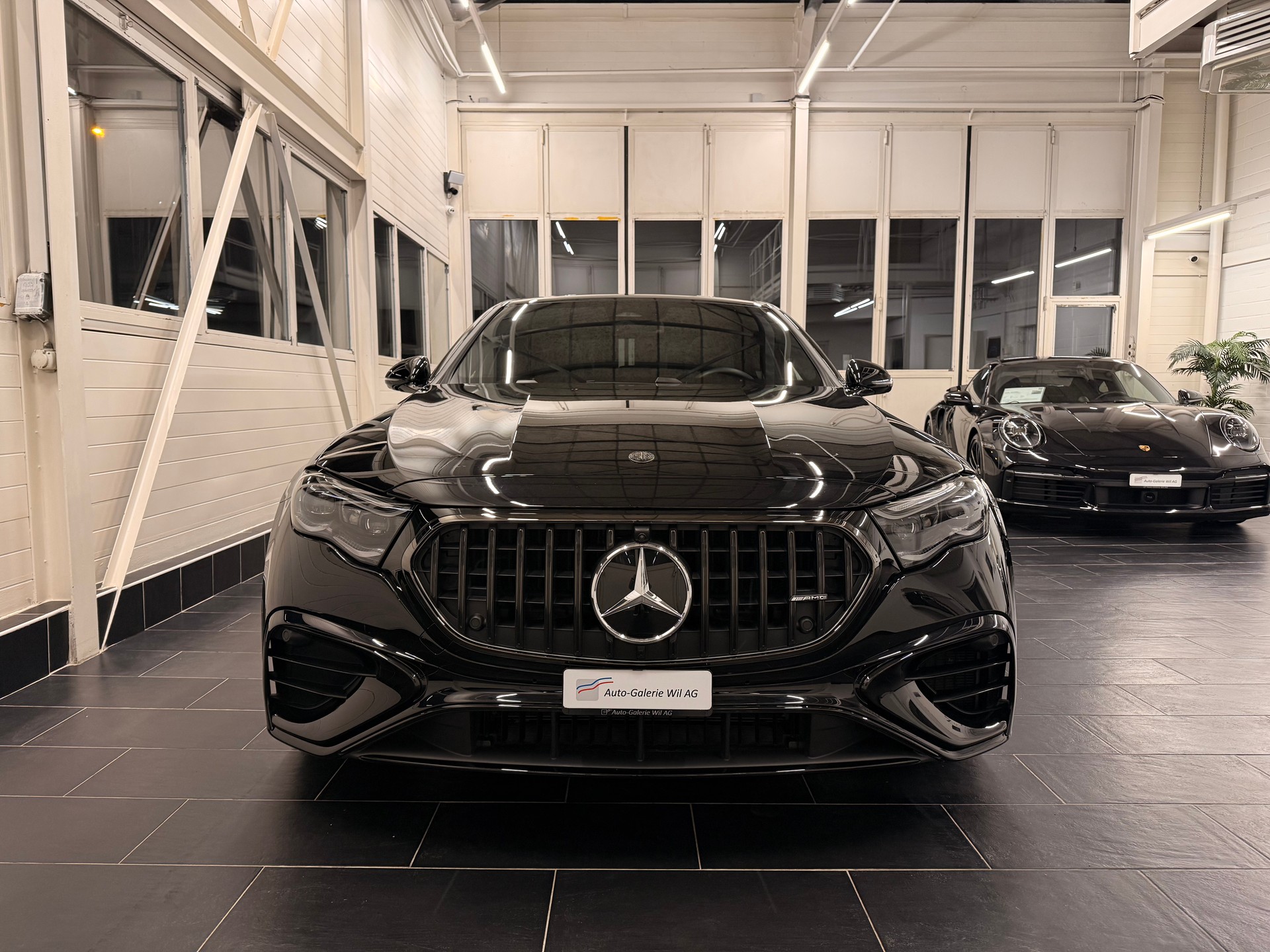 MERCEDES-BENZ E 53 Hybrid AMG 4matic+-showroom-element-3