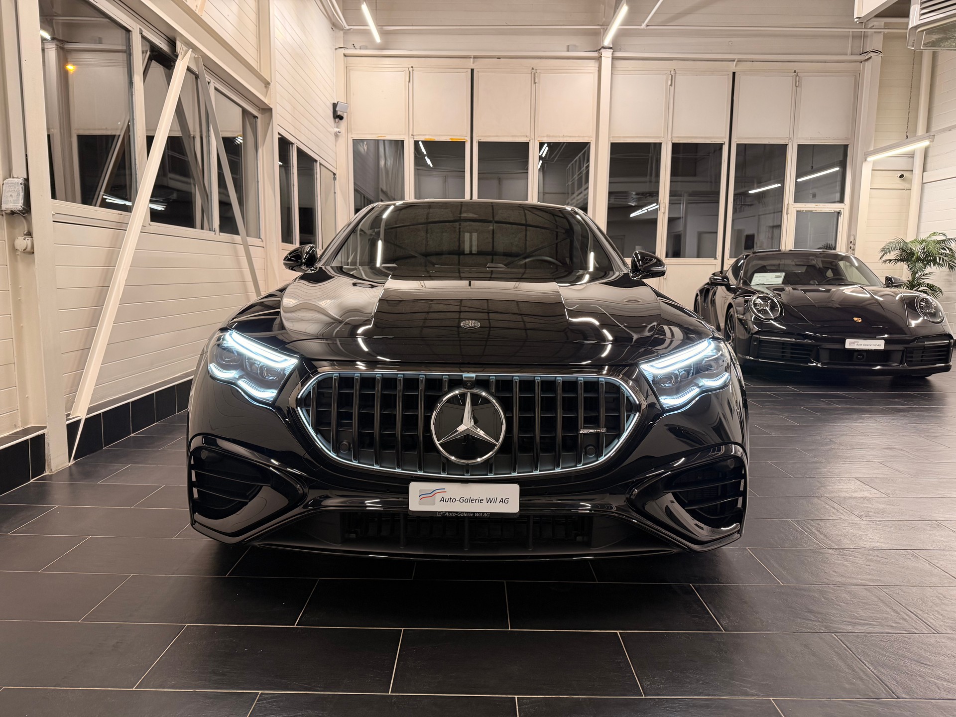 MERCEDES-BENZ E 53 Hybrid AMG 4matic+-showroom-element-2