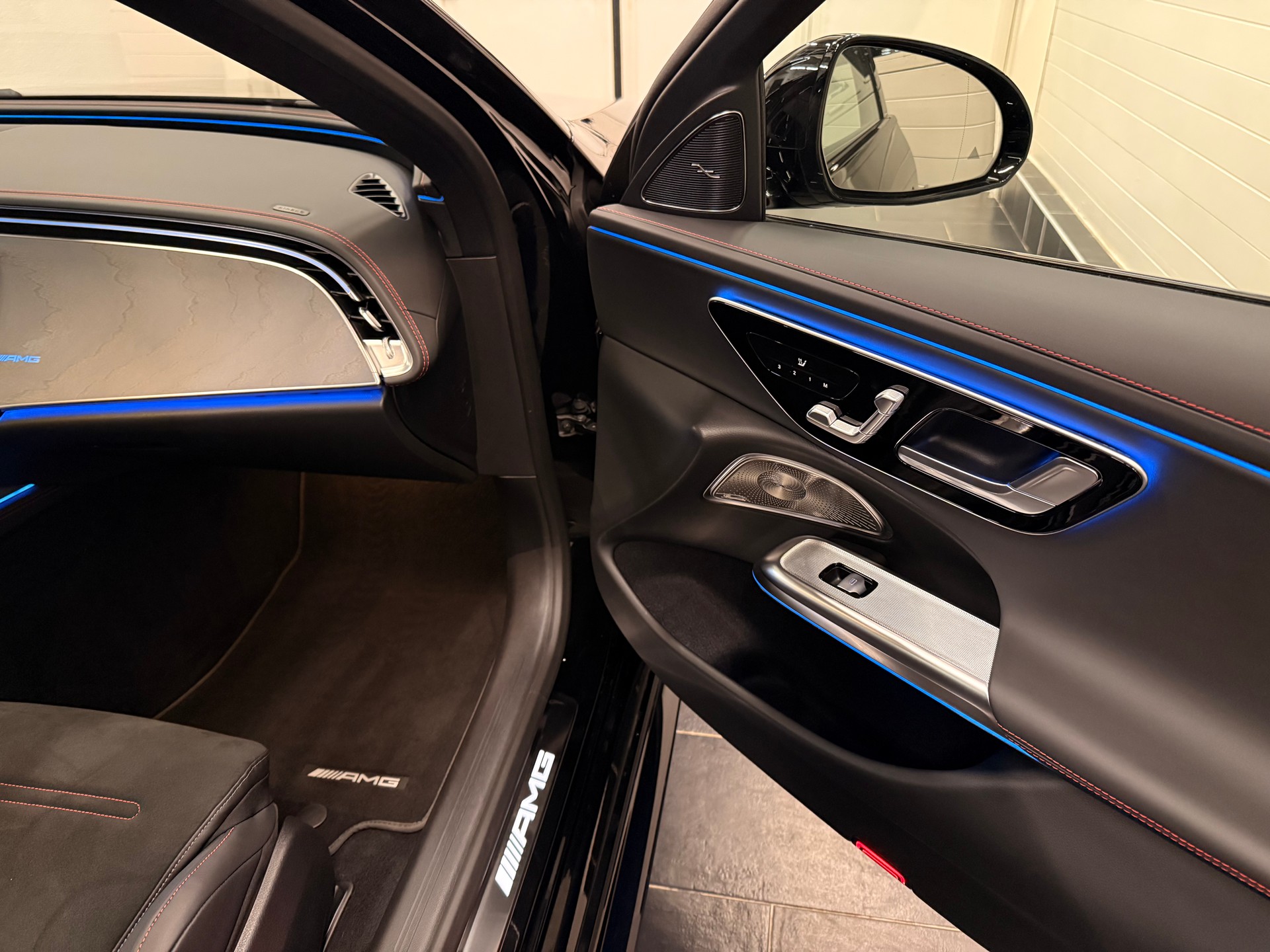 MERCEDES-BENZ E 53 Hybrid AMG 4matic+-image-11
