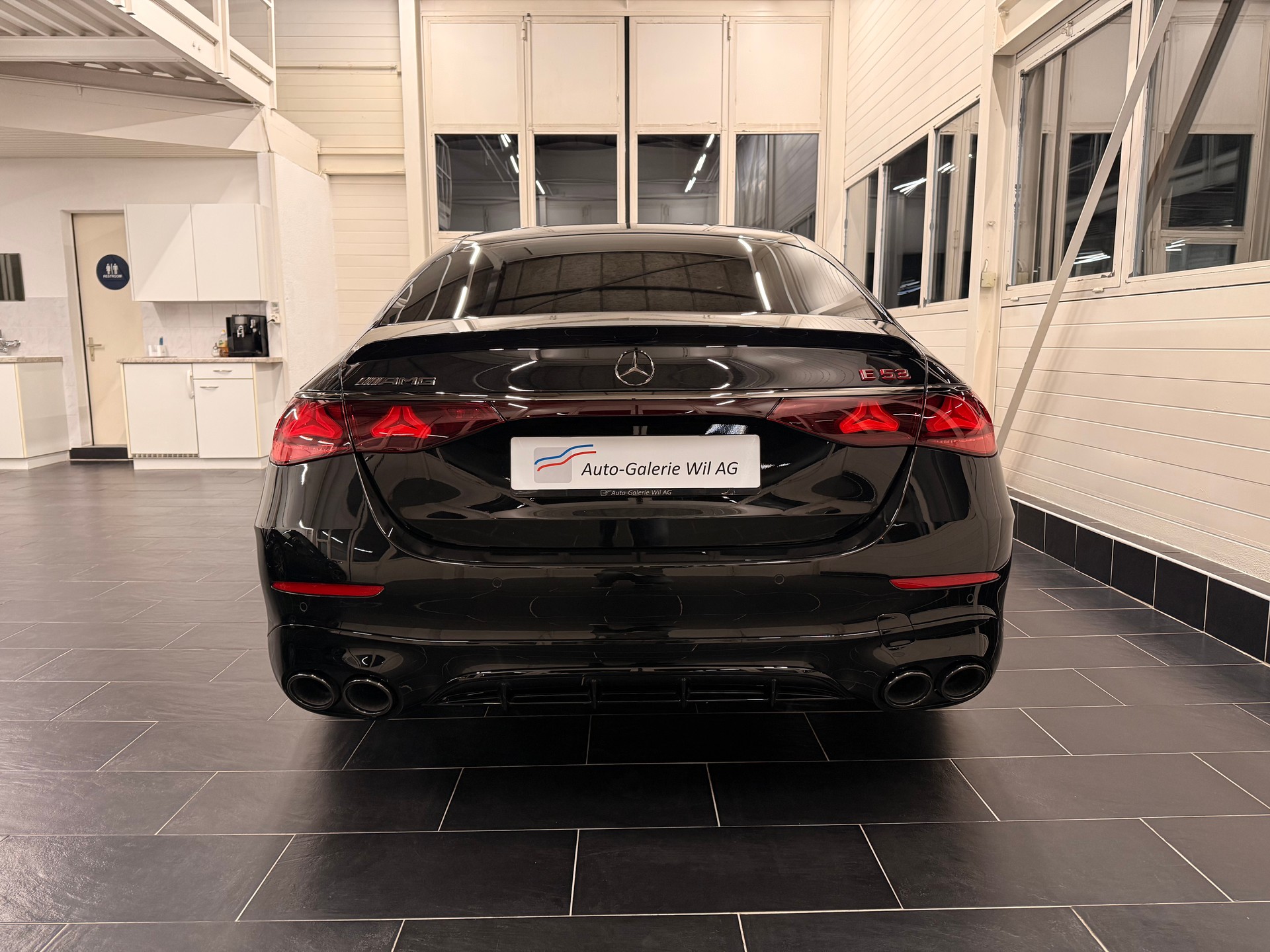 MERCEDES-BENZ E 53 Hybrid AMG 4matic+-image-8