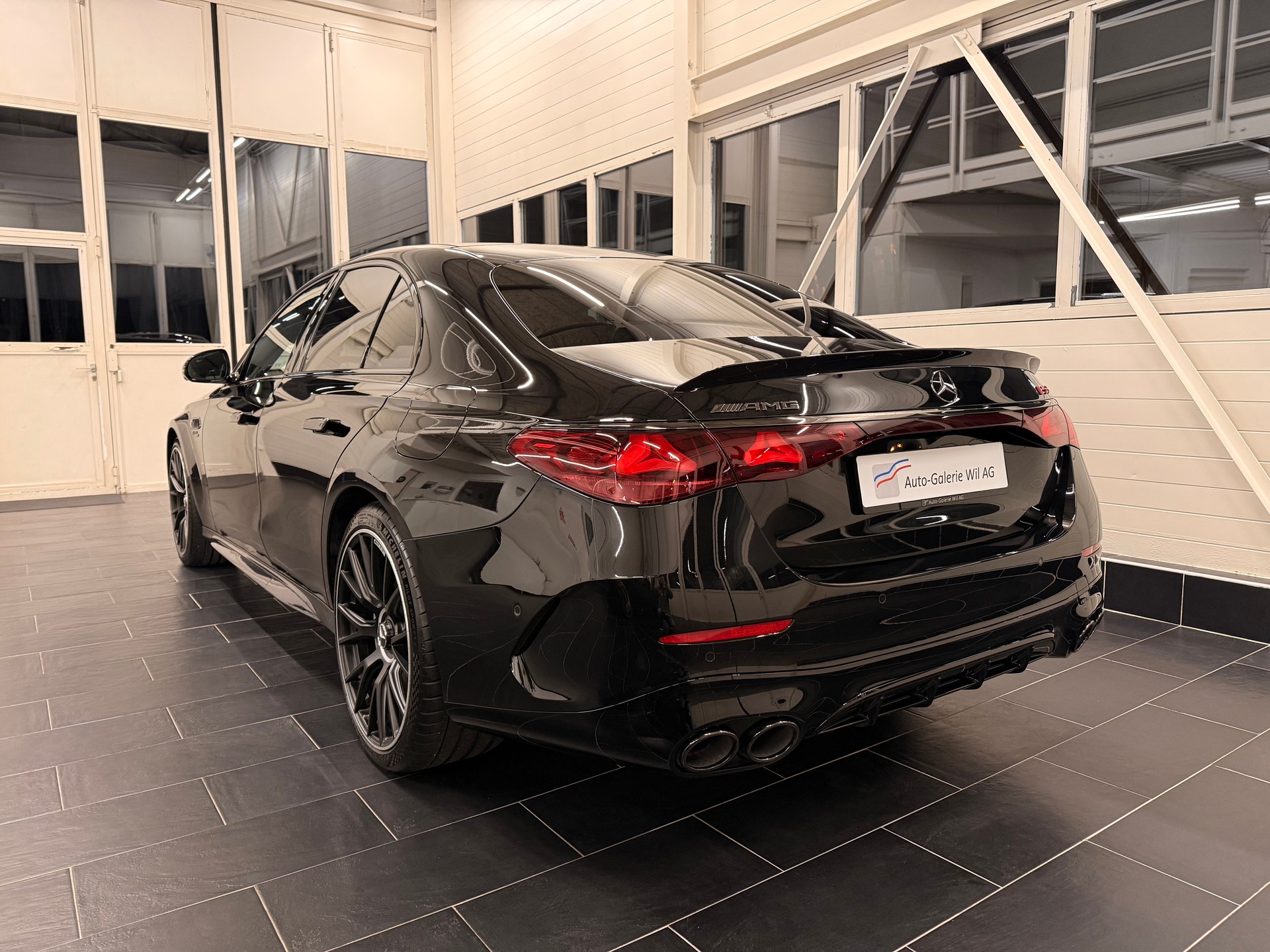 MERCEDES-BENZ E 53 Hybrid AMG 4matic+-image-6