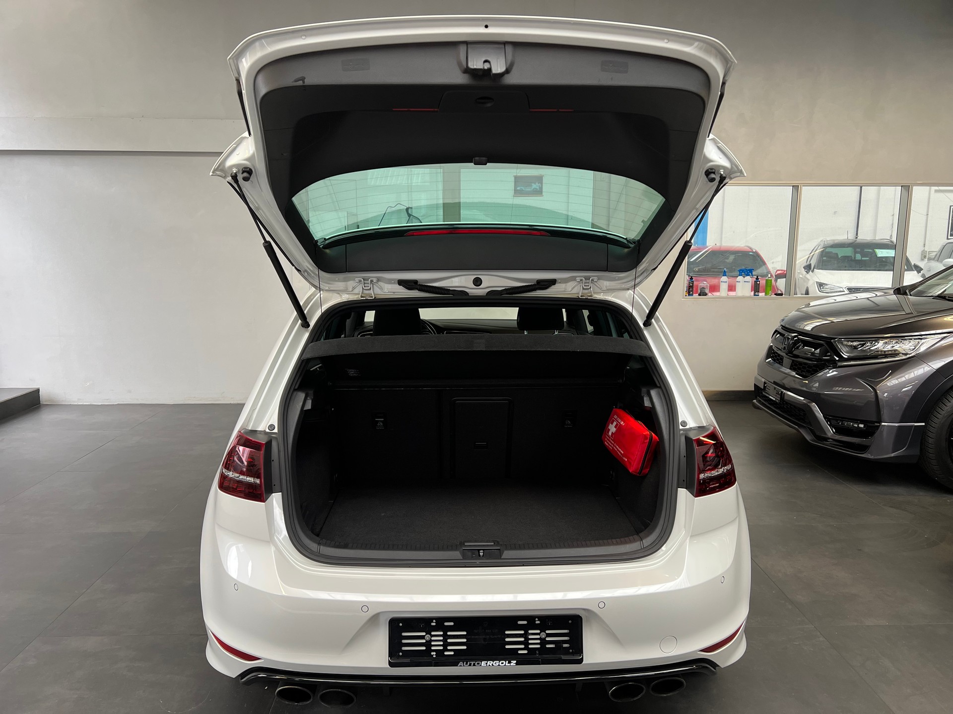 VW Golf 2.0 TSI R 4Motion DSG-image-10