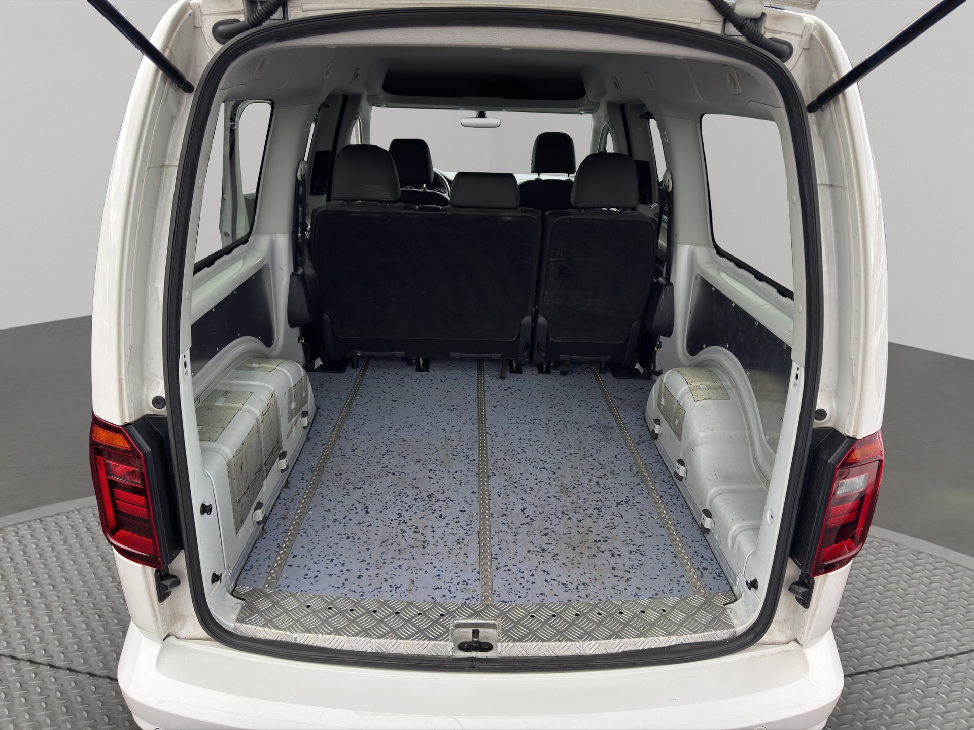VW Caddy Maxi 2.0 TDI Liberty 4Motion DSG-image-13
