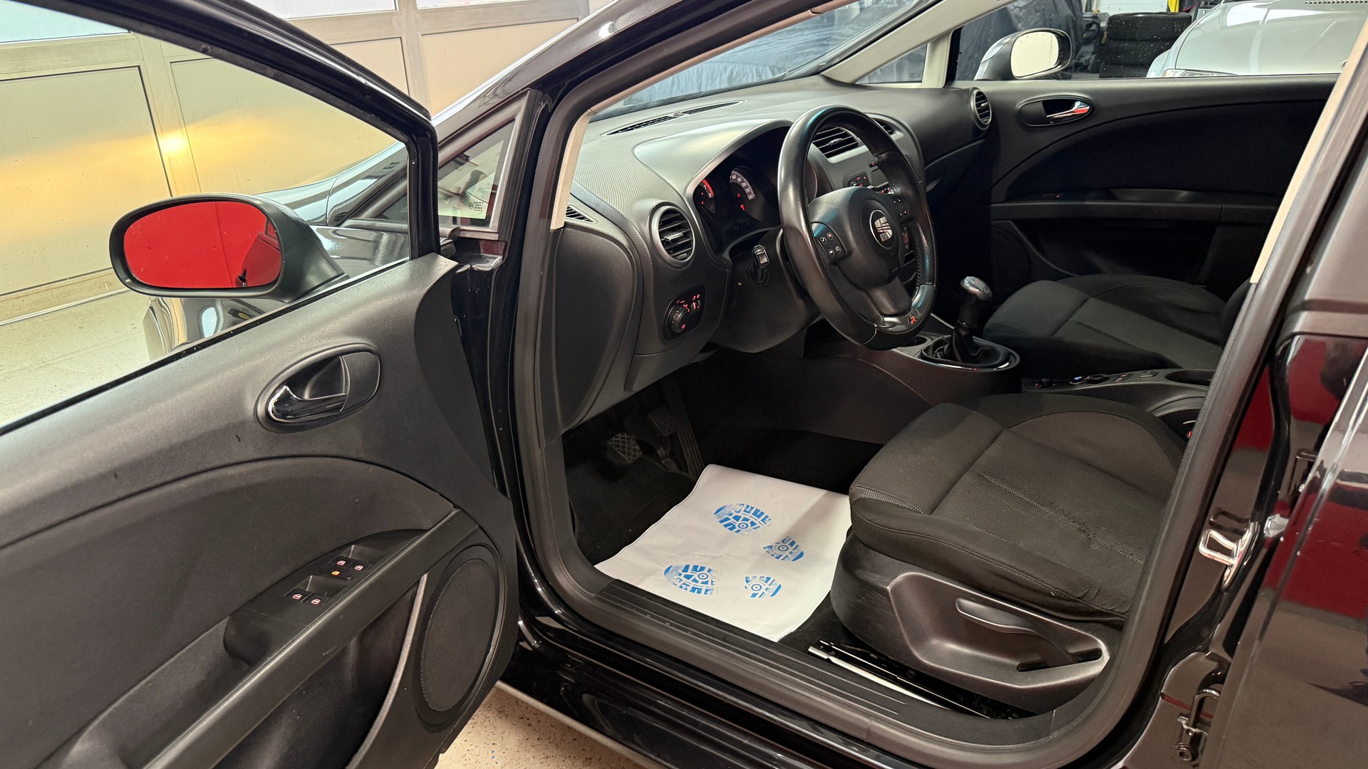 SEAT Leon 2.0 TSI FR, CH Fahrzeug, frisch ab MFK, Servicegepflegt, FR, Klima, 200PS, DAB, BT, USB, u.v.m-image-9