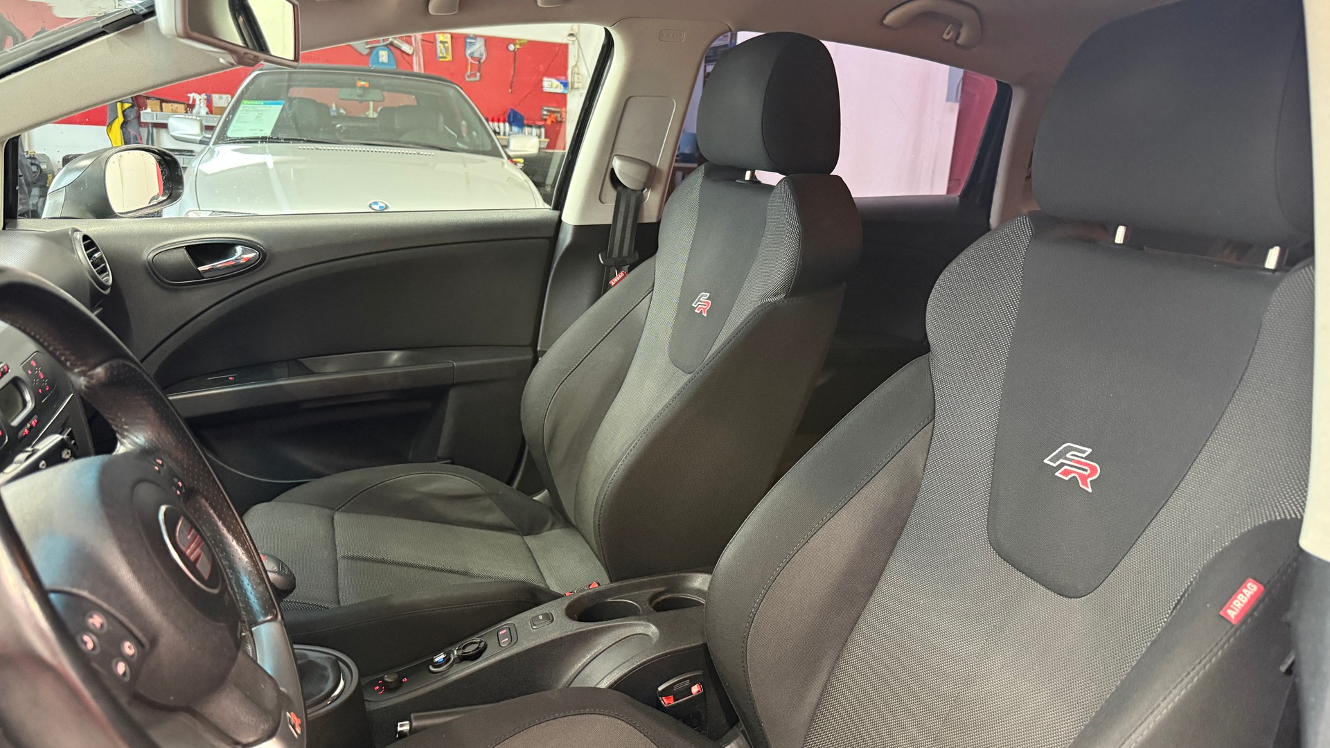 SEAT Leon 2.0 TSI FR, CH Fahrzeug, frisch ab MFK, Servicegepflegt, FR, Klima, 200PS, DAB, BT, USB, u.v.m-image-12