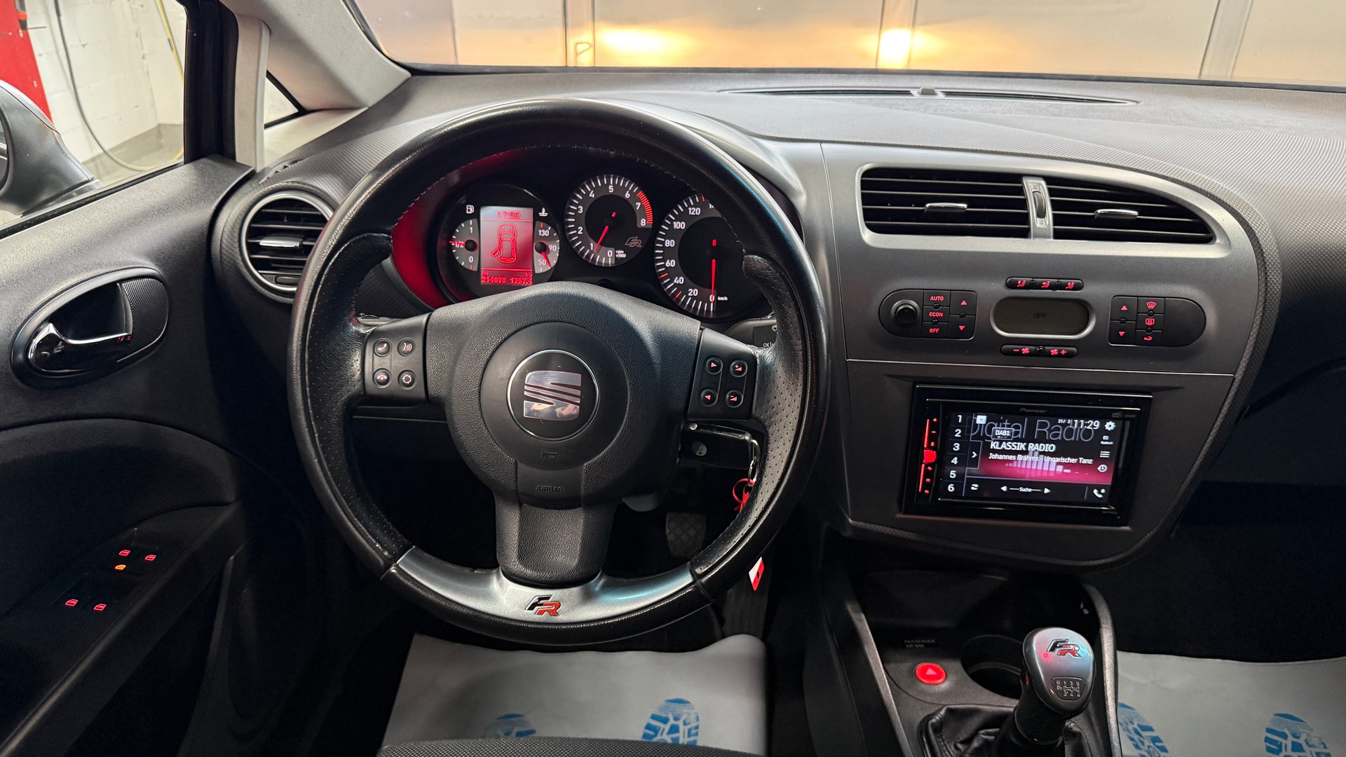 SEAT Leon 2.0 TSI FR, CH Fahrzeug, frisch ab MFK, Servicegepflegt, FR, Klima, 200PS, DAB, BT, USB, u.v.m-image-20