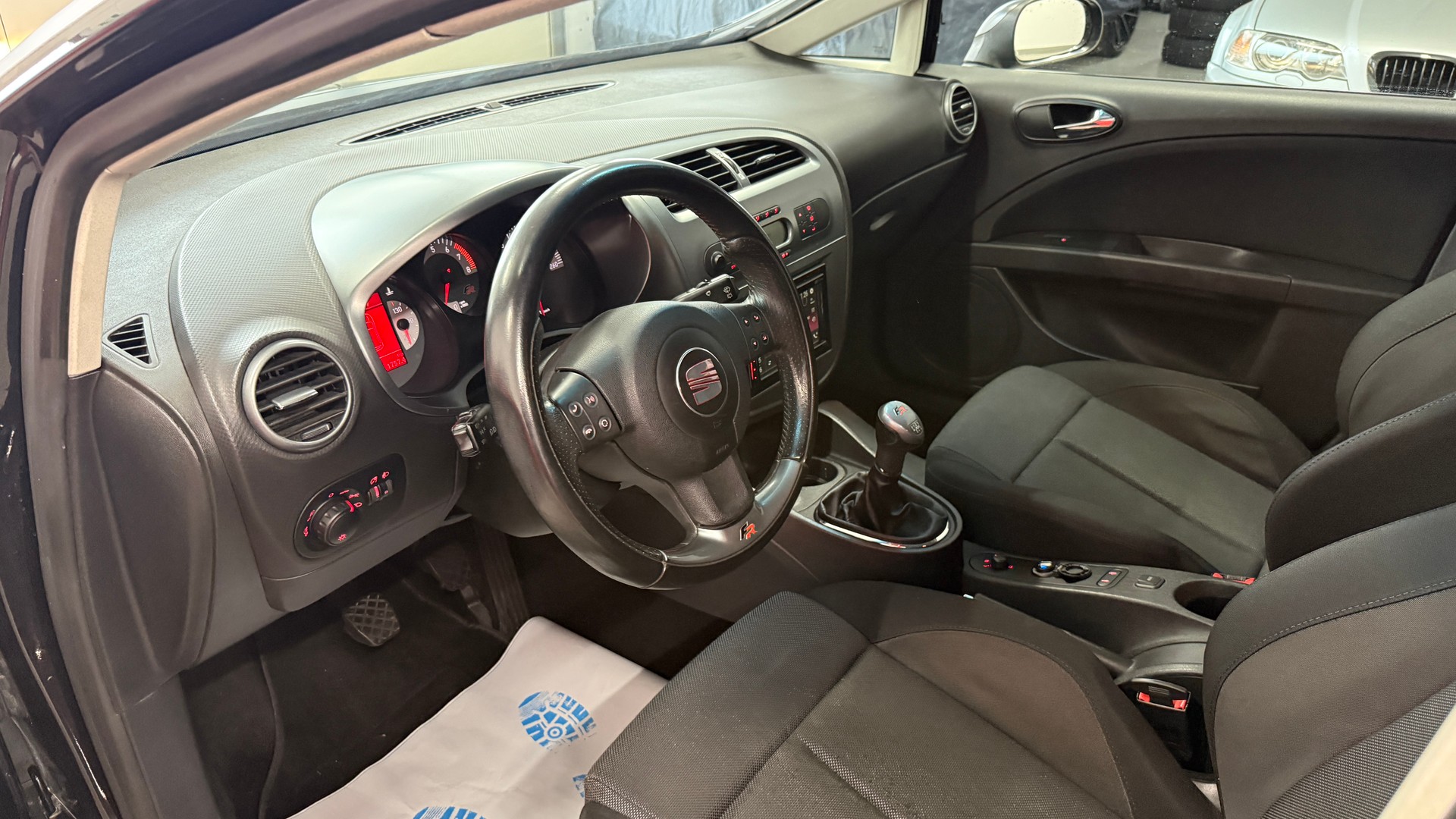 SEAT Leon 2.0 TSI FR, CH Fahrzeug, frisch ab MFK, Servicegepflegt, FR, Klima, 200PS, DAB, BT, USB, u.v.m-image-13