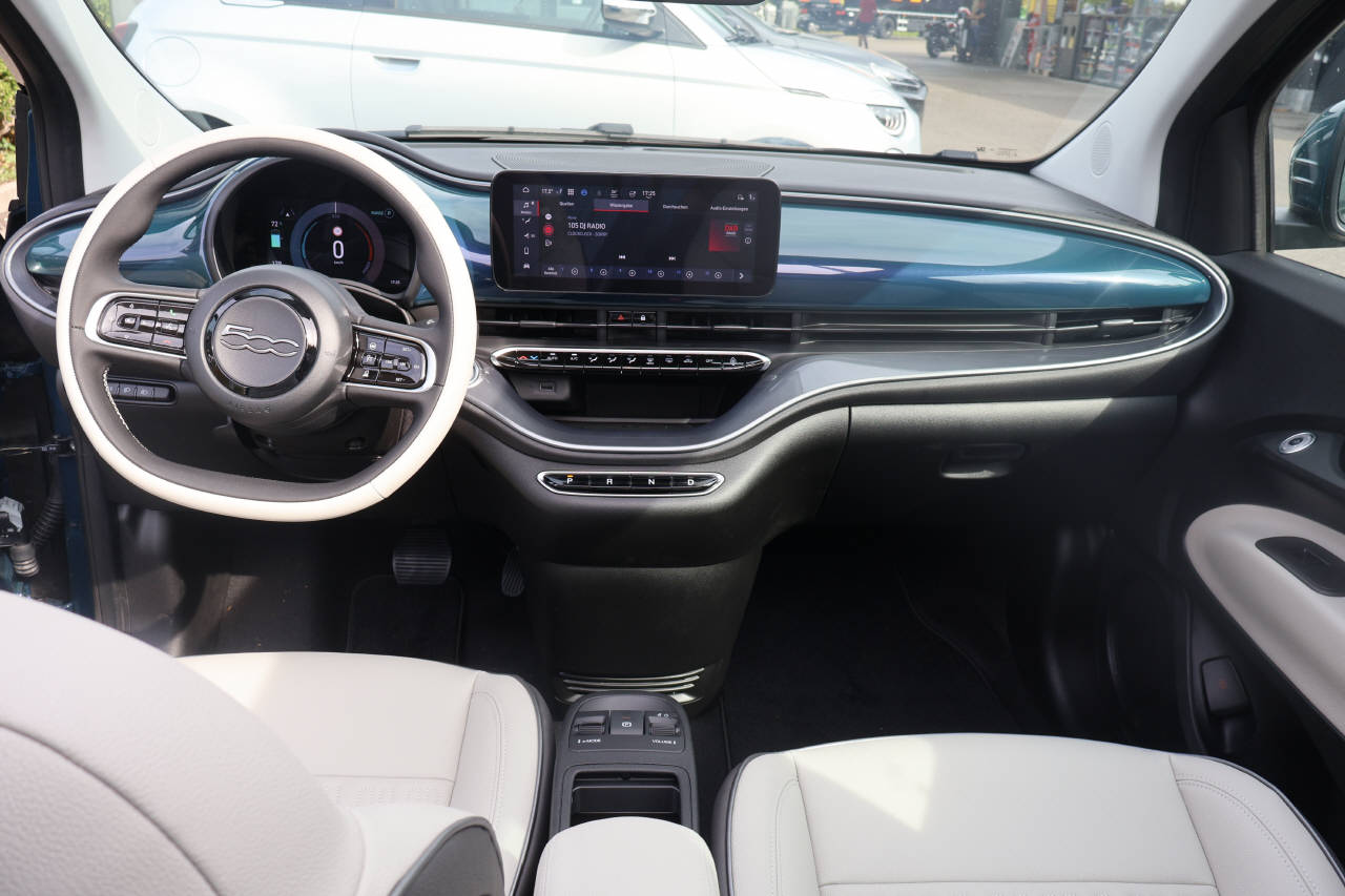 FIAT 500 Cabrio La Prima-image-10