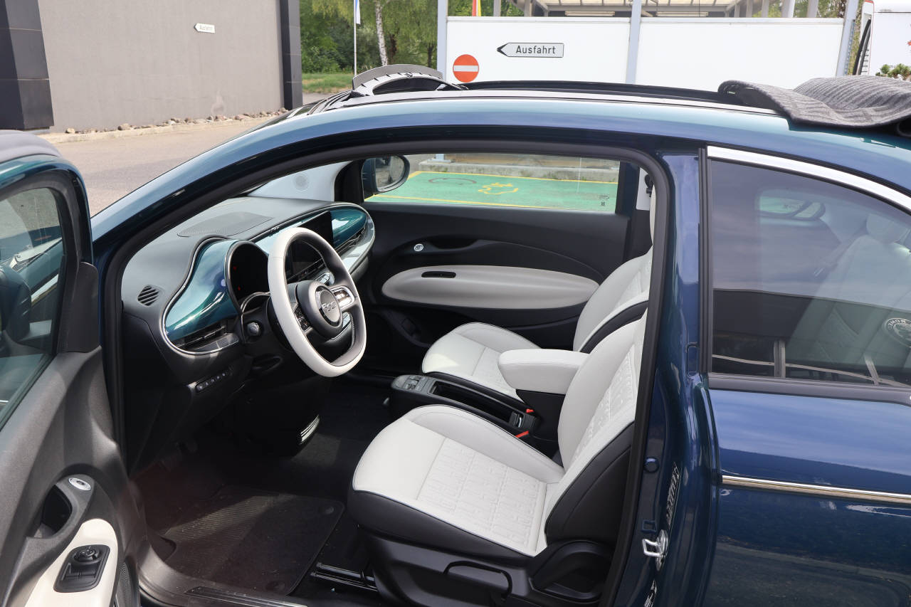 FIAT 500 Cabrio La Prima-image-12