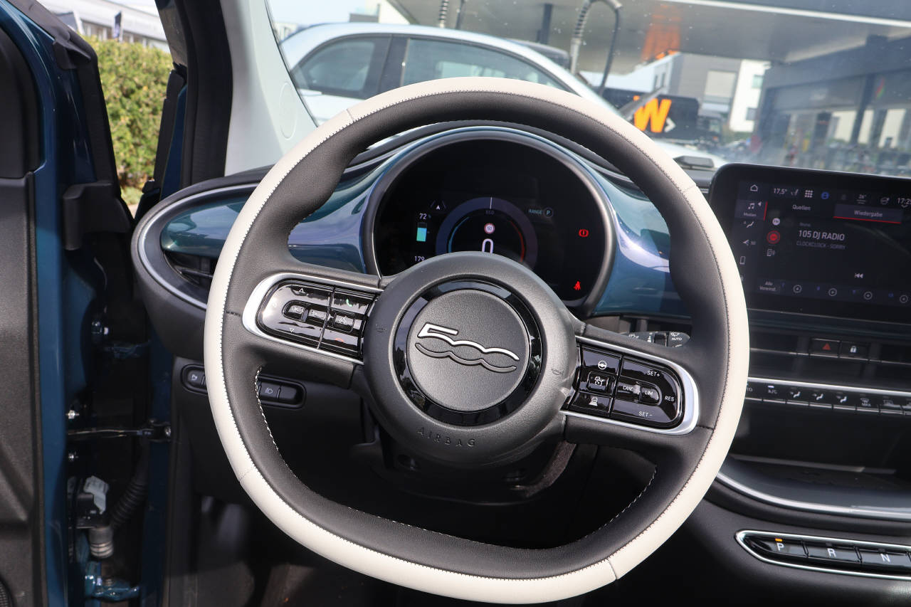 FIAT 500 Cabrio La Prima-image-11