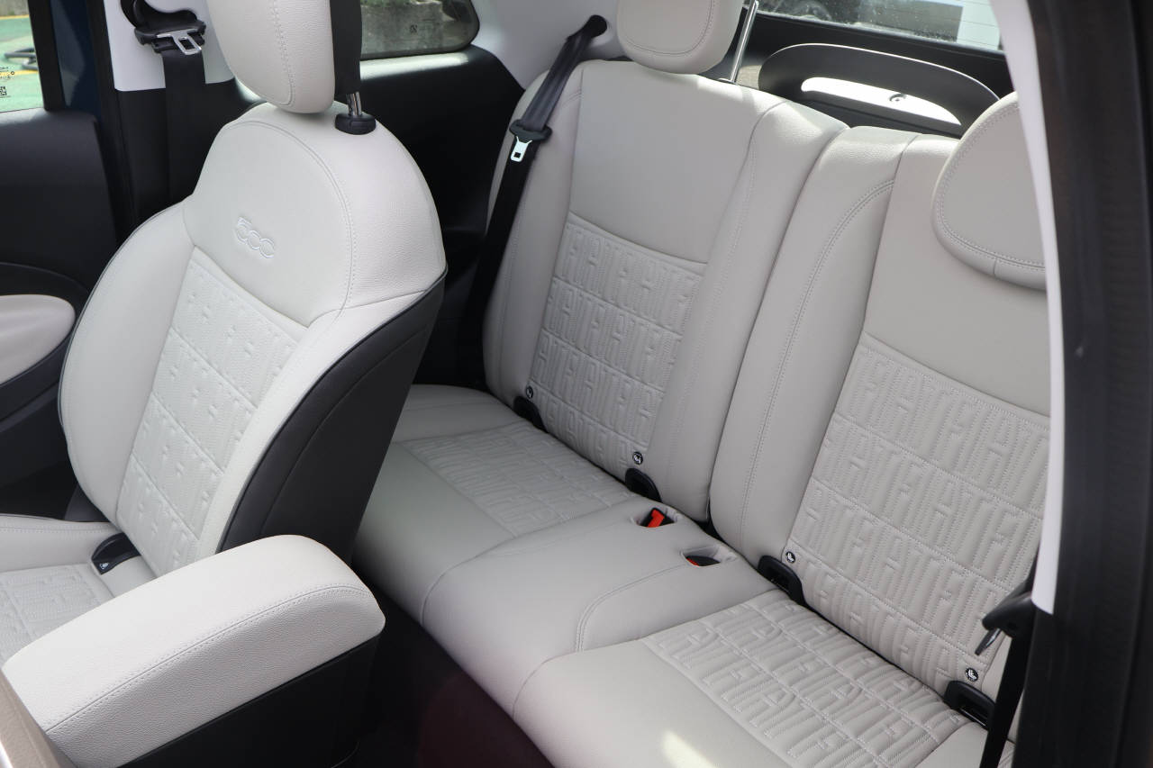 FIAT 500 Cabrio La Prima-image-14