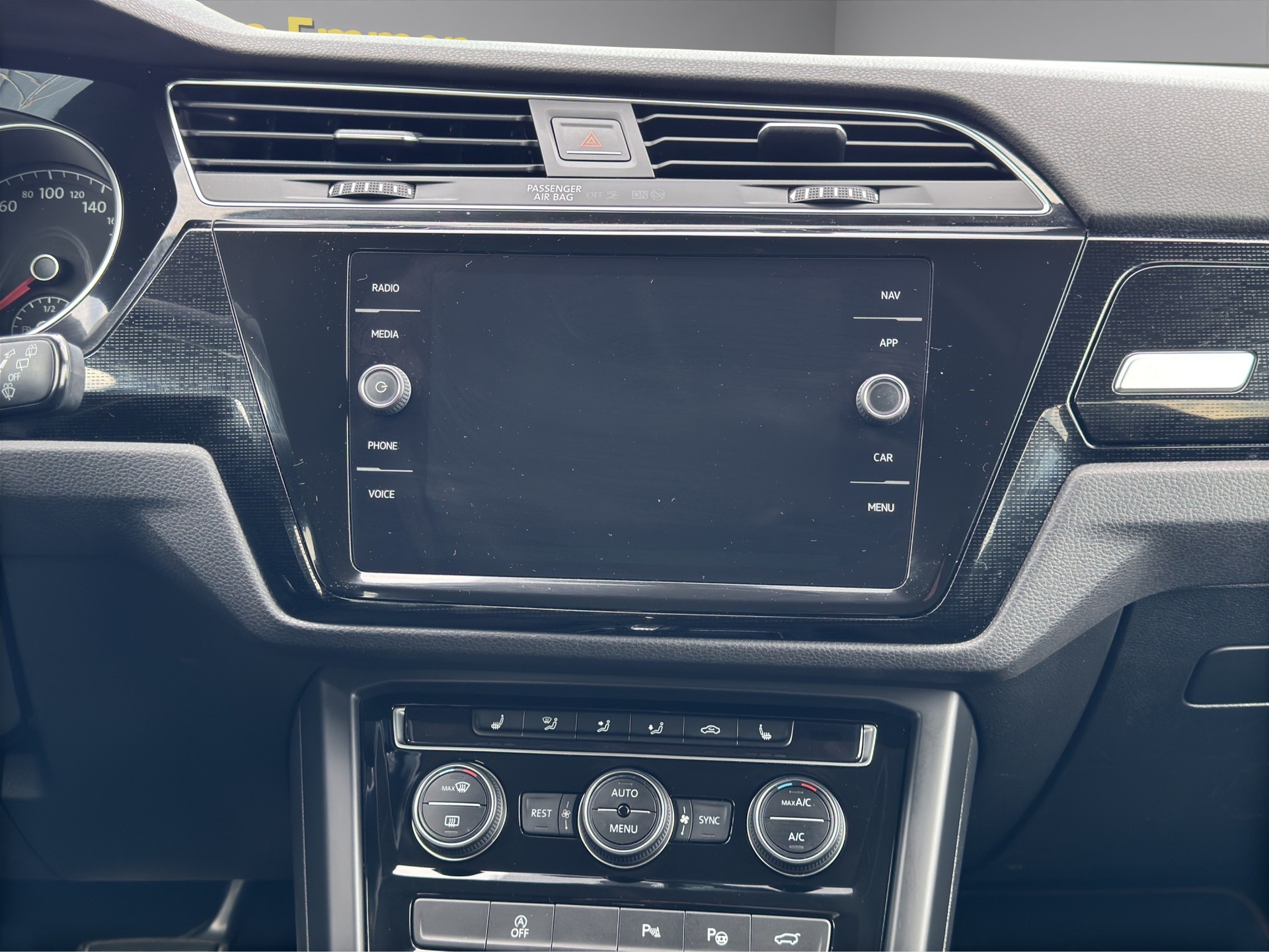 VW Touran 1.4 TSI BlueMotion Technology Sound DSG-image-14