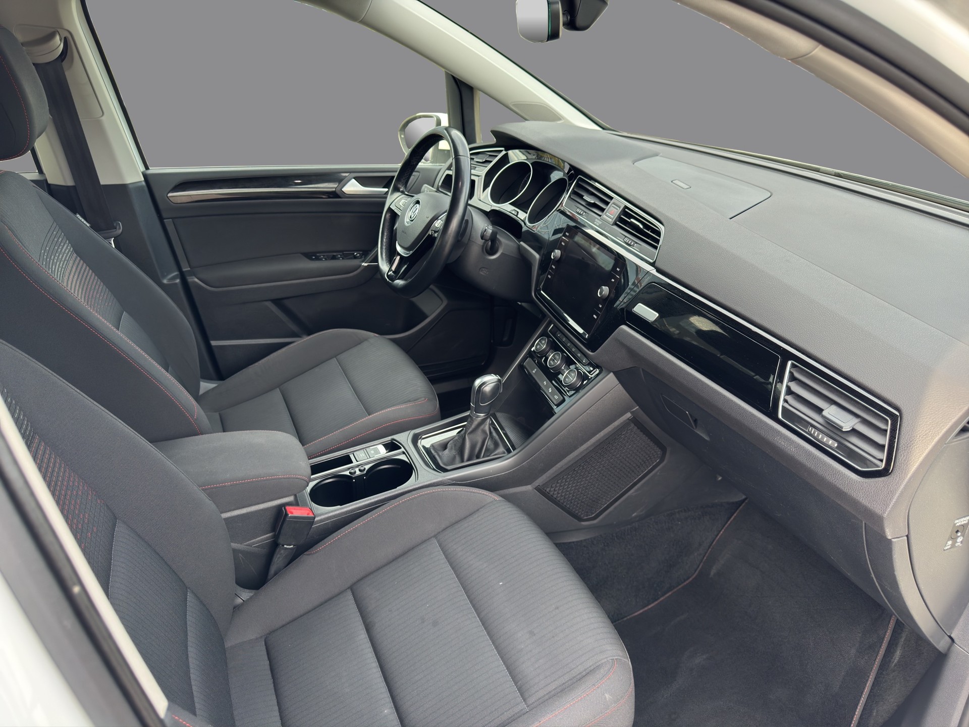 VW Touran 1.4 TSI BlueMotion Technology Sound DSG-image-11