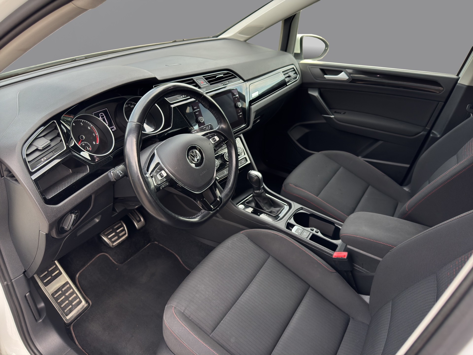 VW Touran 1.4 TSI BlueMotion Technology Sound DSG-image-12
