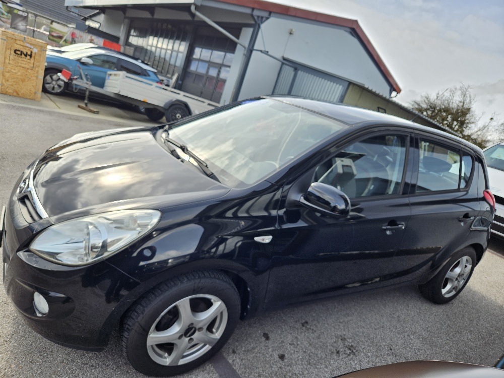 HYUNDAI i20 1.6 Premium-image-3