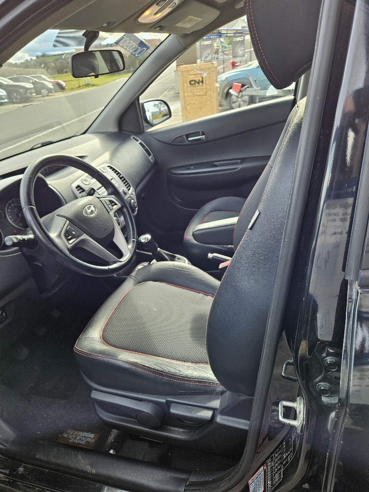HYUNDAI i20 1.6 Premium-image-7