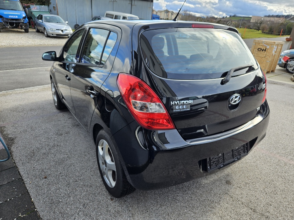 HYUNDAI i20 1.6 Premium-image-2