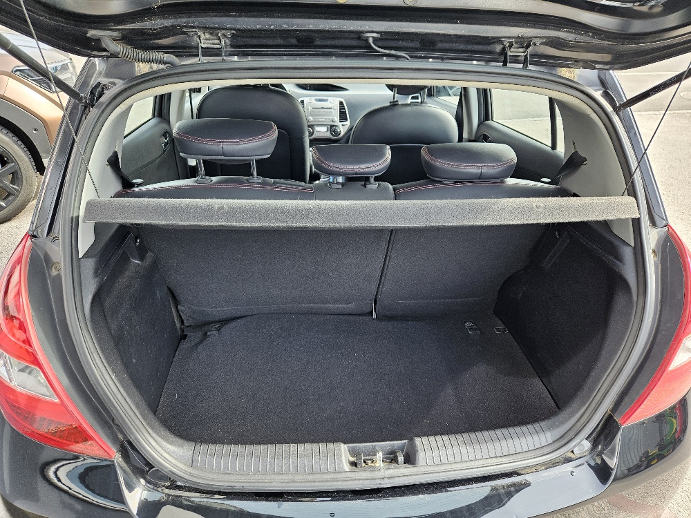 HYUNDAI i20 1.6 Premium-image-4