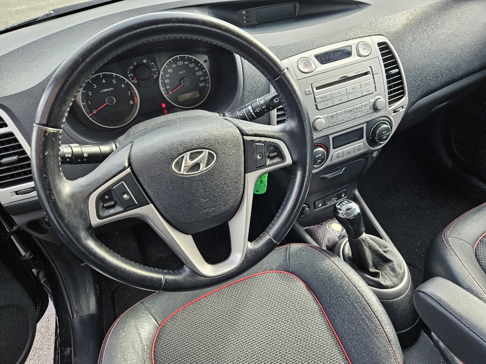 HYUNDAI i20 1.6 Premium-image-6