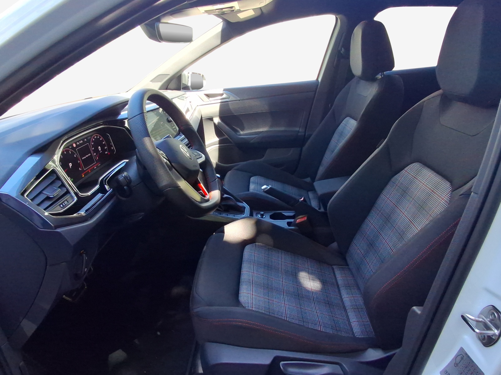 VW Polo 2.0 TSI GTI DSG-image-7