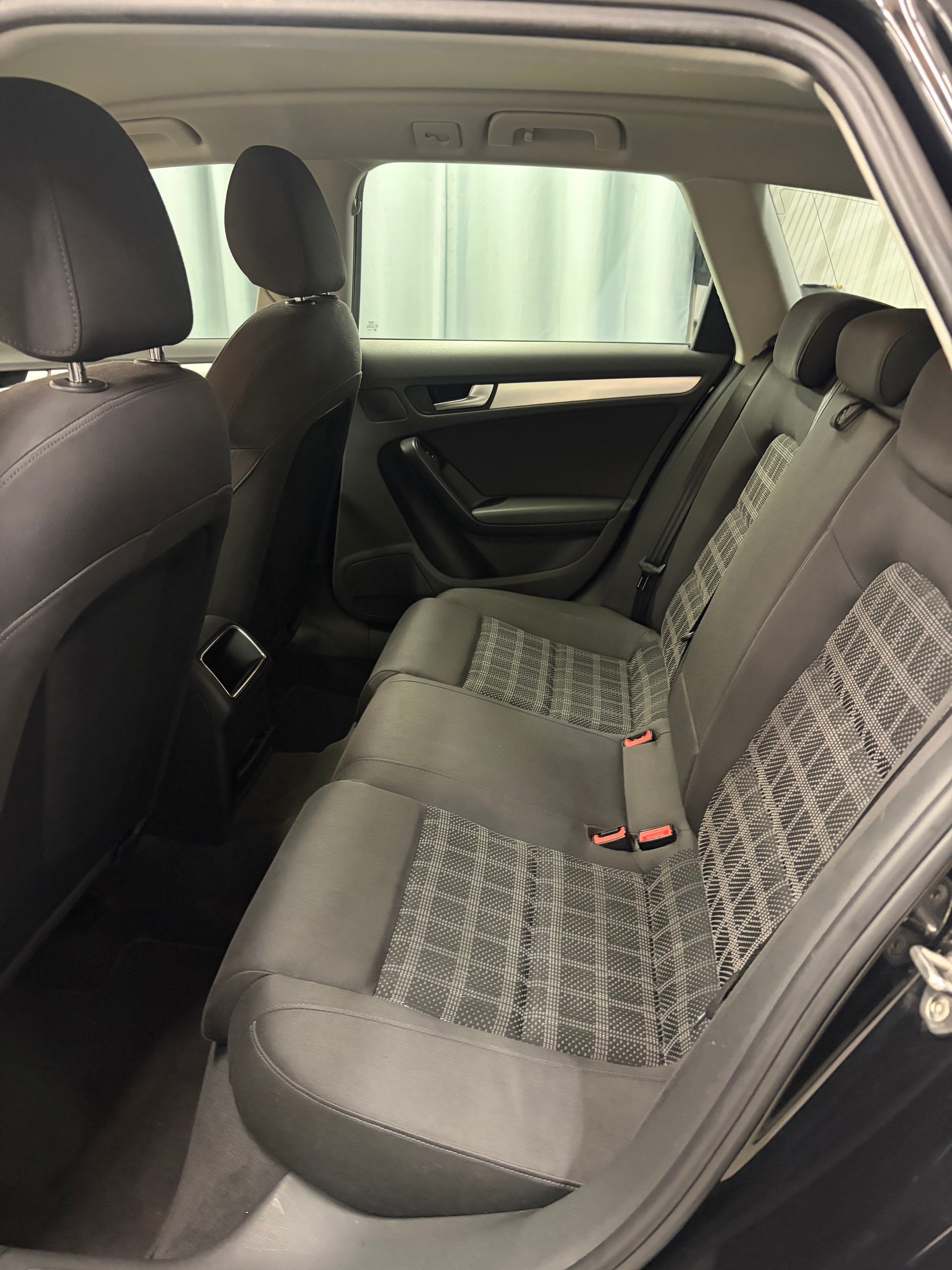 AUDI A4 Avant 2.0 TDI multitronic-image-9