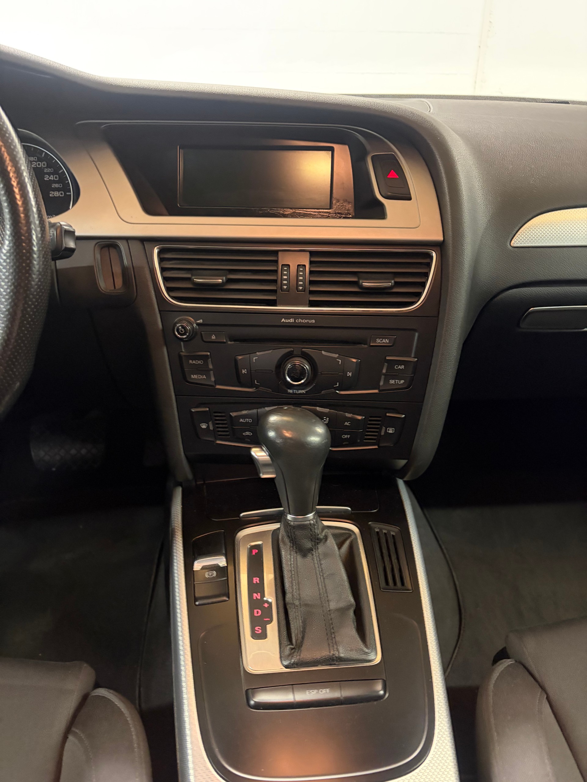 AUDI A4 Avant 2.0 TDI multitronic-image-8