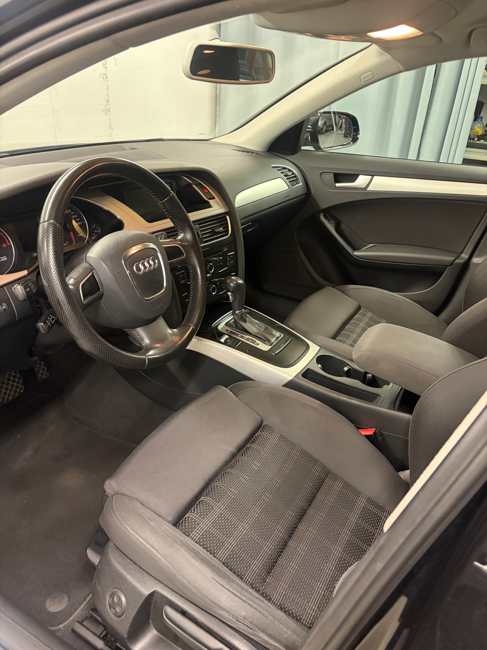 AUDI A4 Avant 2.0 TDI multitronic-image-6