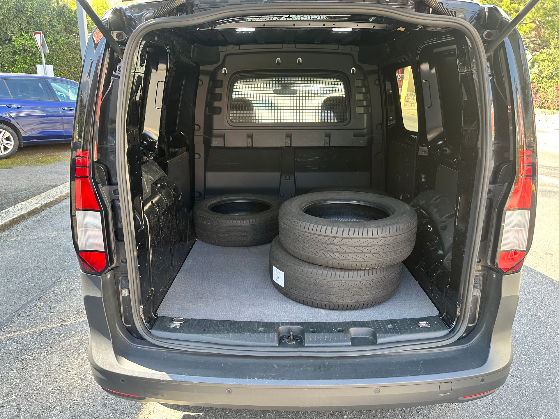 VW Caddy Cargo 2.0TDI DSG-image-8