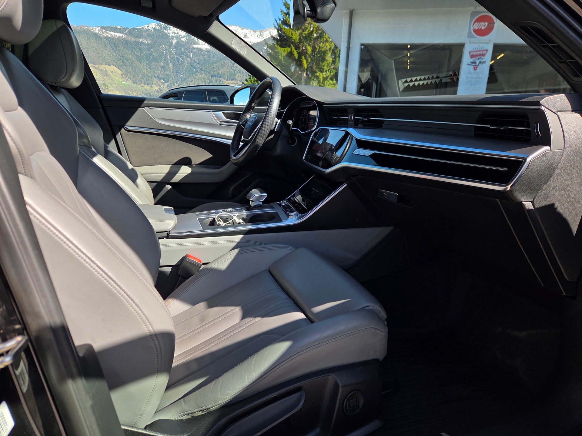 AUDI A6 Avant 55 TFSI quattro S-tronic-image-8