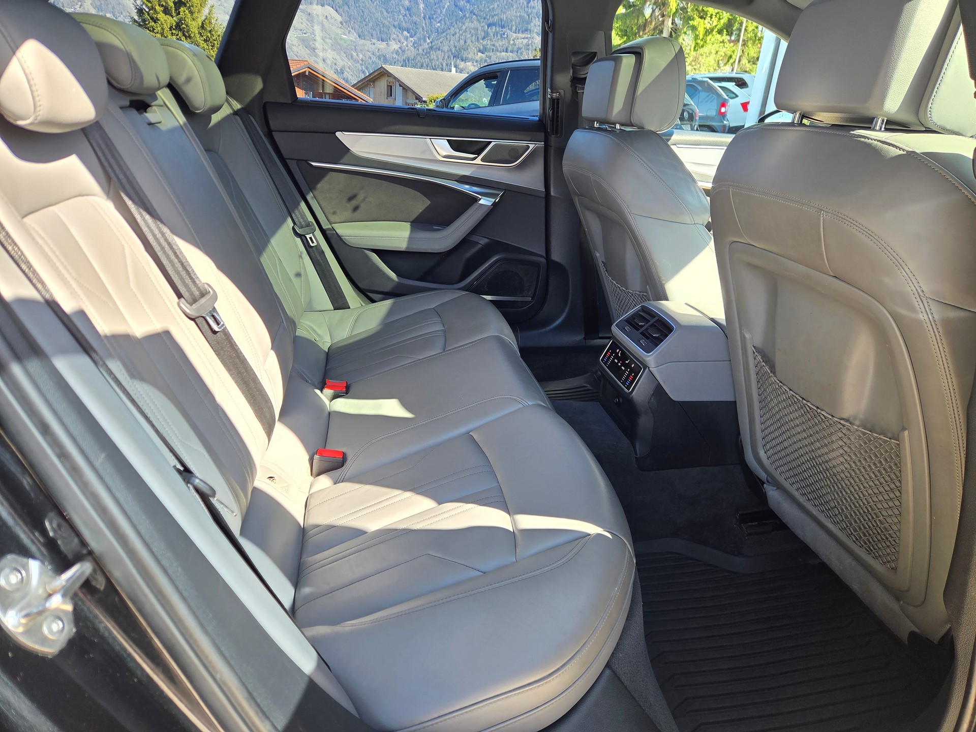AUDI A6 Avant 55 TFSI quattro S-tronic-image-6