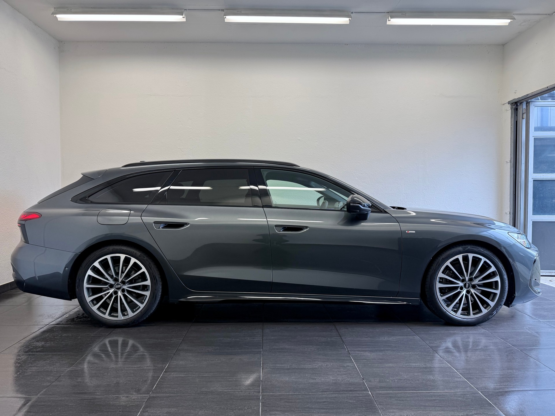 AUDI A6 Avant 40 TDI S line quattro S-tronic-image-4