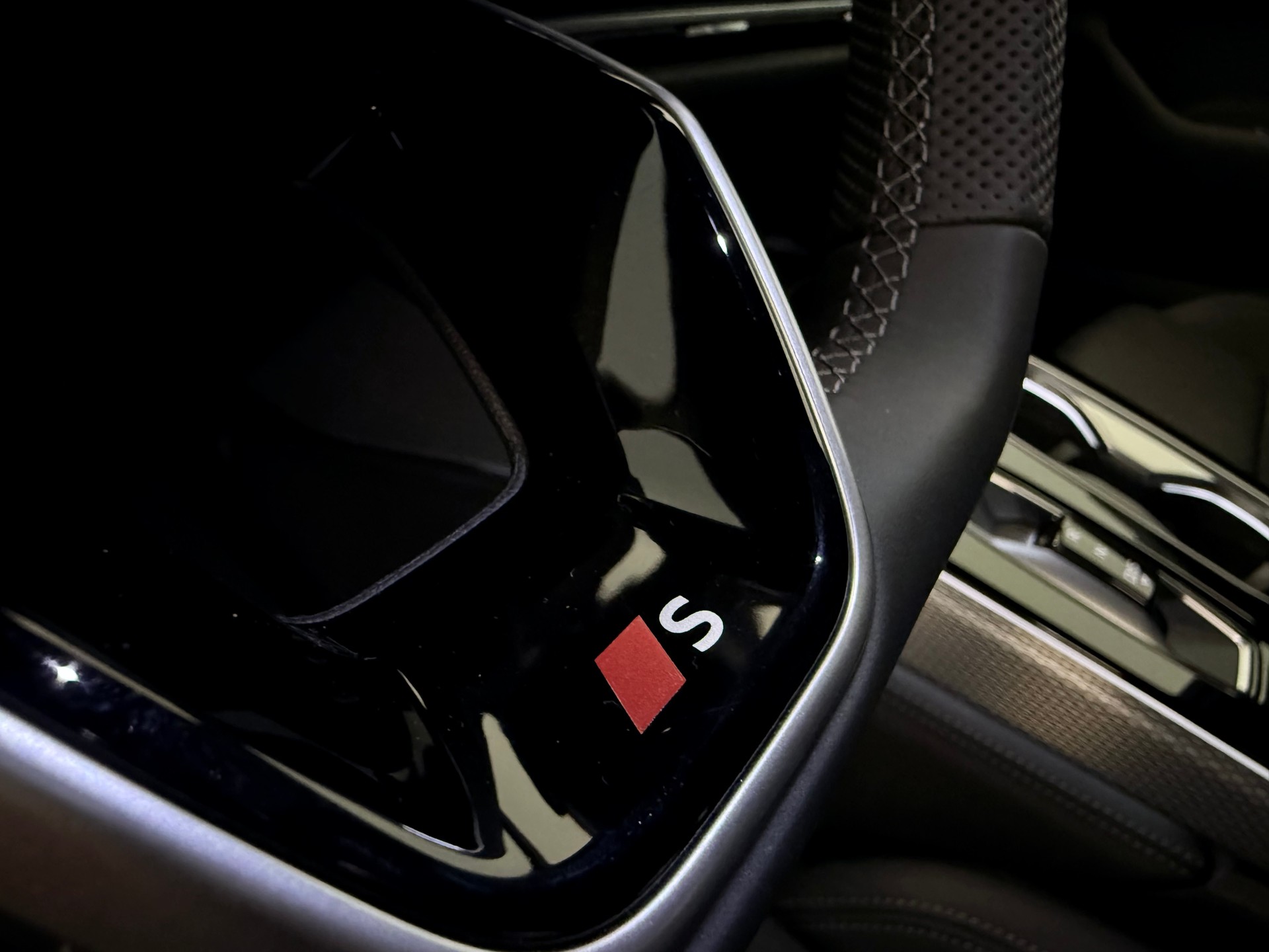 AUDI A6 Avant 40 TDI S line quattro S-tronic-image-24