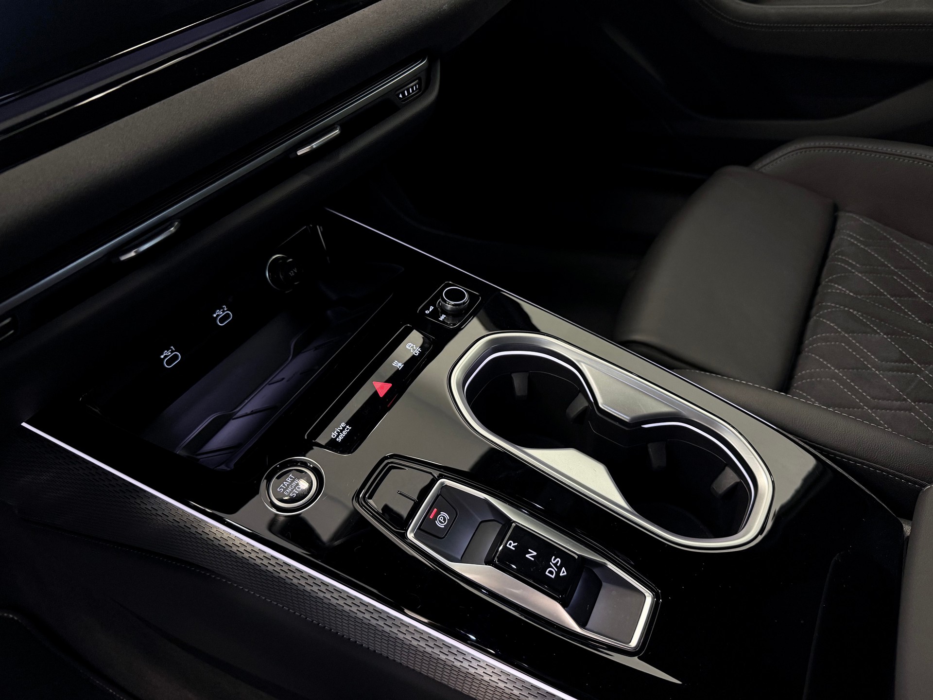 AUDI A6 Avant 40 TDI S line quattro S-tronic-image-26