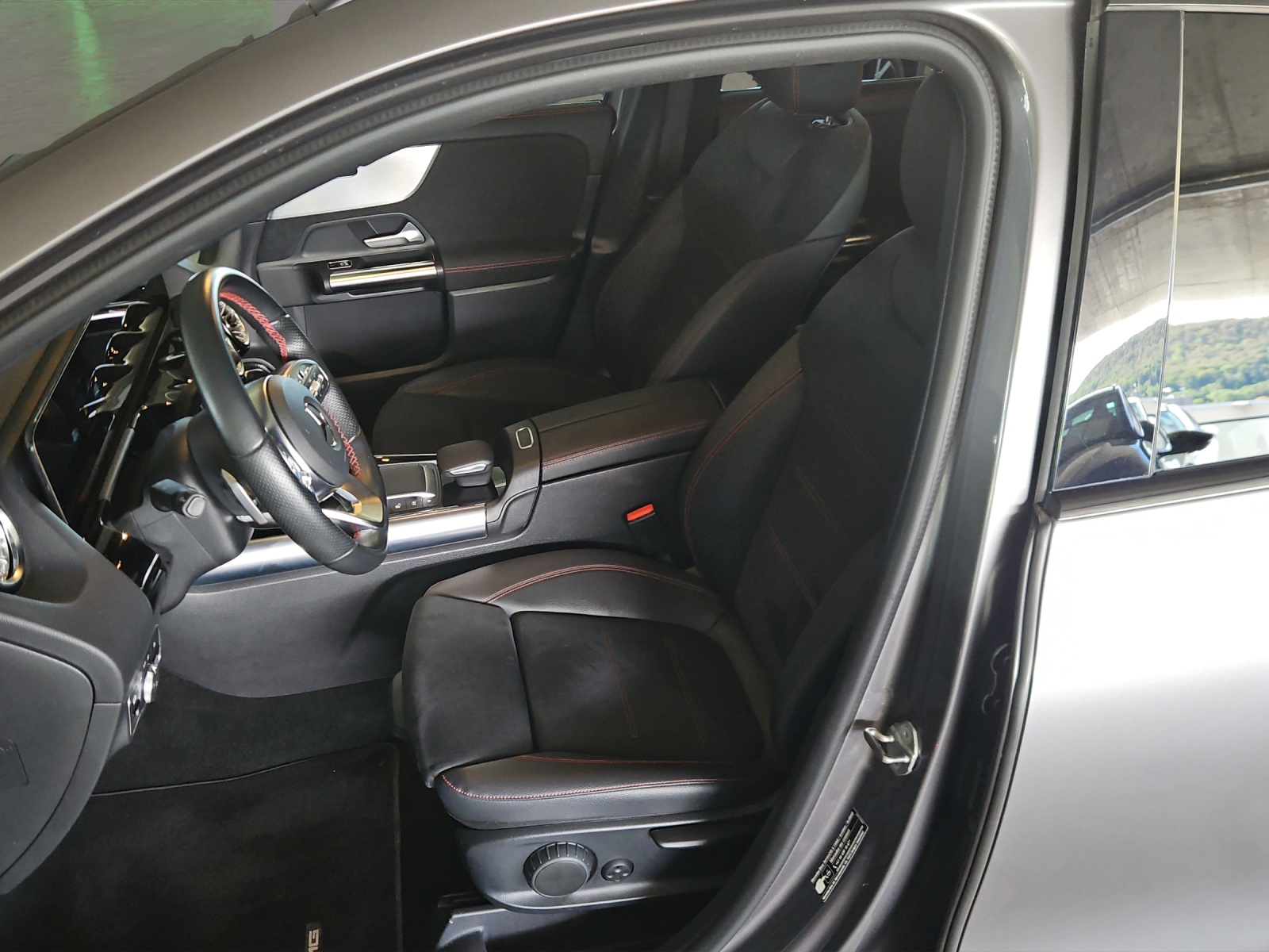 MERCEDES-BENZ GLA 250 4Matic AMG Line 8G-DCT-image-8