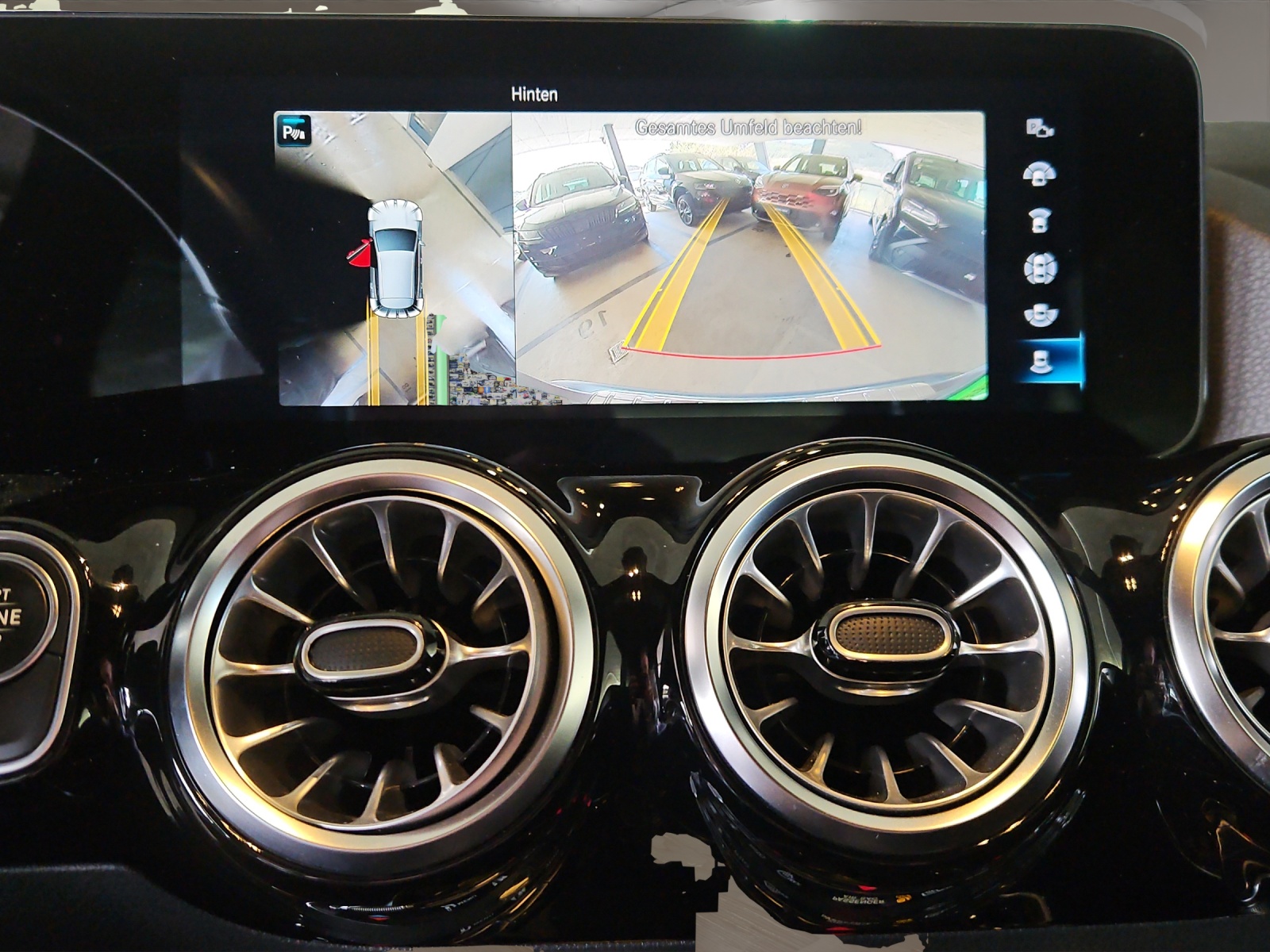 MERCEDES-BENZ GLA 250 4Matic AMG Line 8G-DCT-image-15