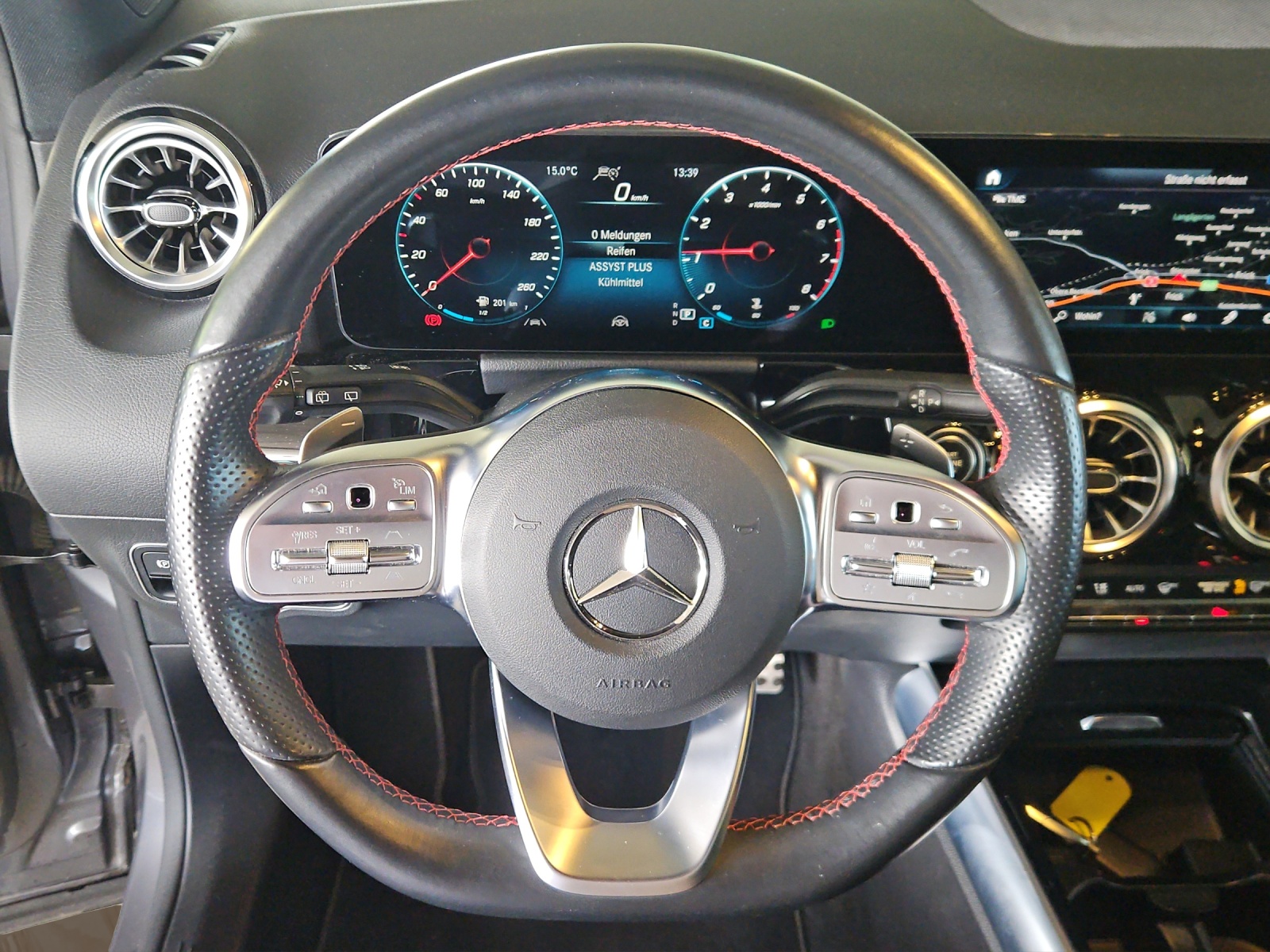 MERCEDES-BENZ GLA 250 4Matic AMG Line 8G-DCT-image-10