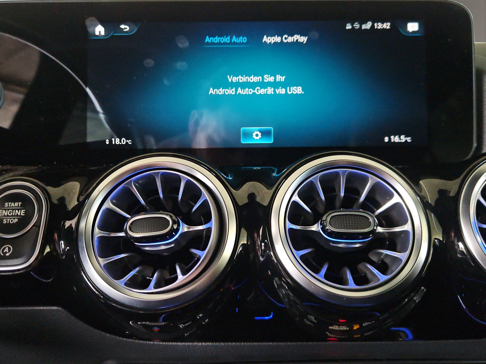 MERCEDES-BENZ GLA 250 4Matic AMG Line 8G-DCT-image-19