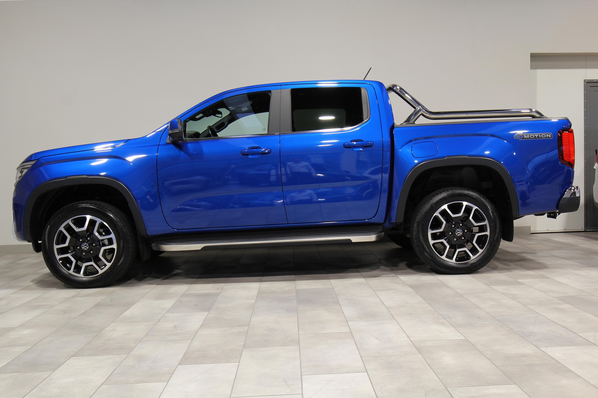 VW Amarok DKab. Pick-up 3.0 TDI 240 Aventura Winter 2 4m-image-3