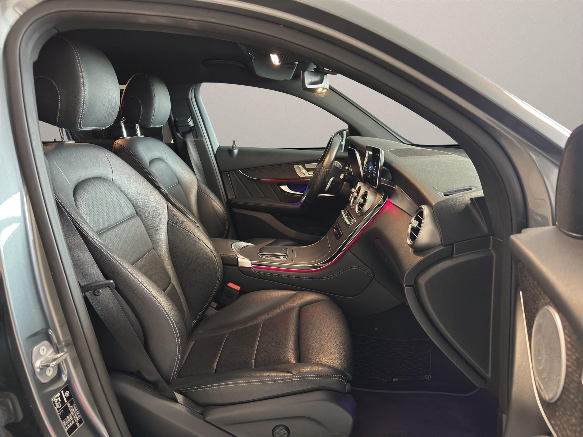 MERCEDES-BENZ GLC Coupé 200 AMG Line 4Matic 9G-Tronic-image-9
