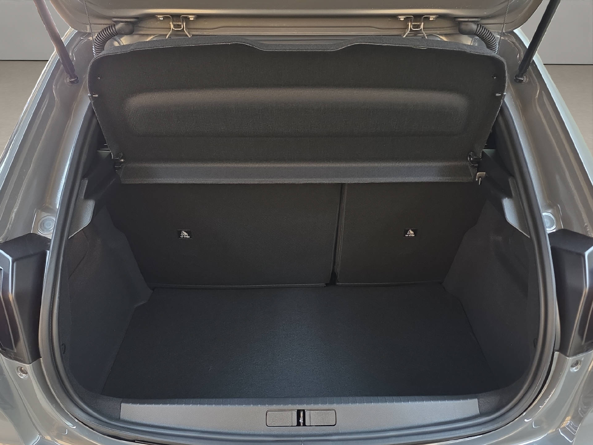 PEUGEOT 208 1.2 Hybrid Allure-image-10
