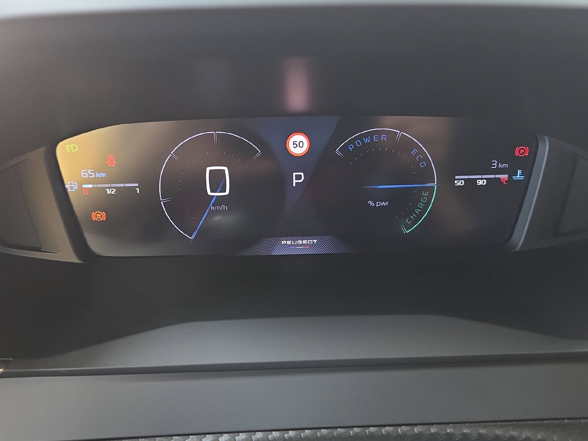 PEUGEOT 208 1.2 Hybrid Allure-image-7