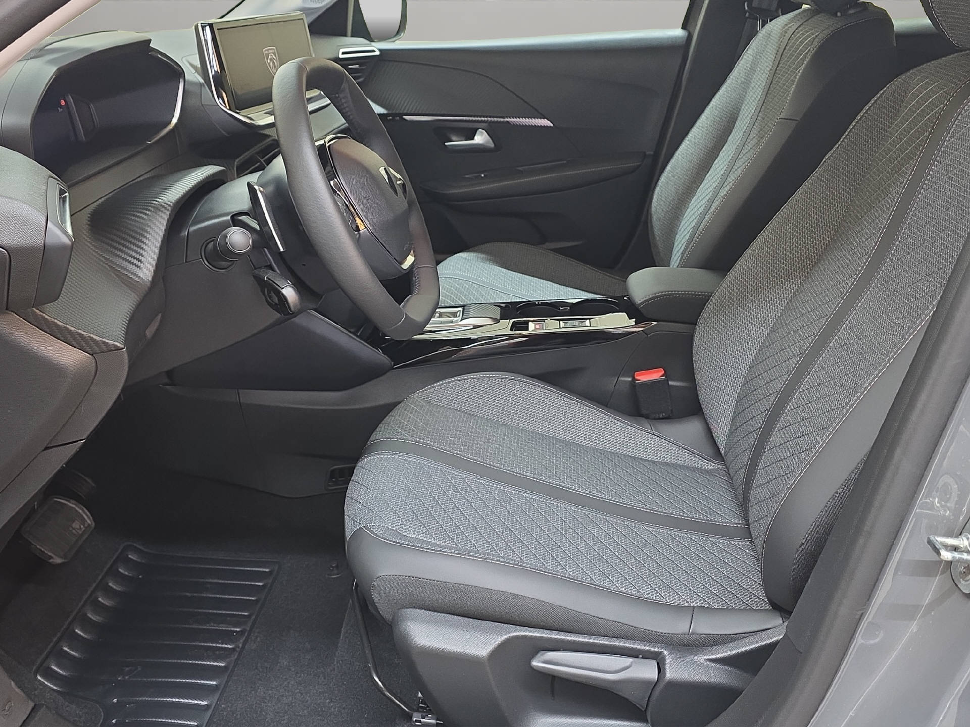 PEUGEOT 208 1.2 Hybrid Allure-image-5