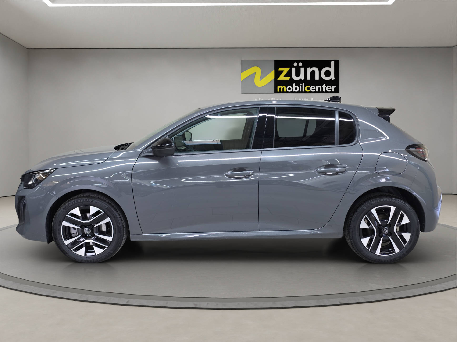 PEUGEOT 208 1.2 Hybrid Allure-image-1