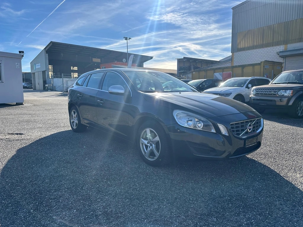VOLVO V60 D4 Summum Geartronic-image-5