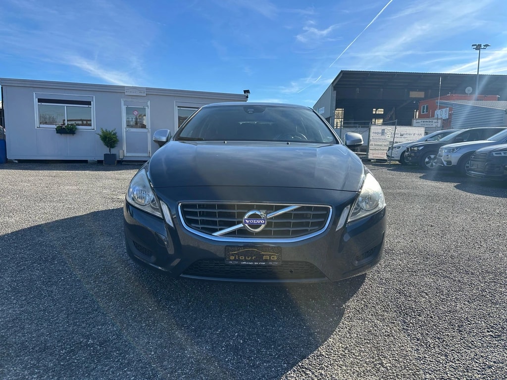 VOLVO V60 D4 Summum Geartronic-image-0