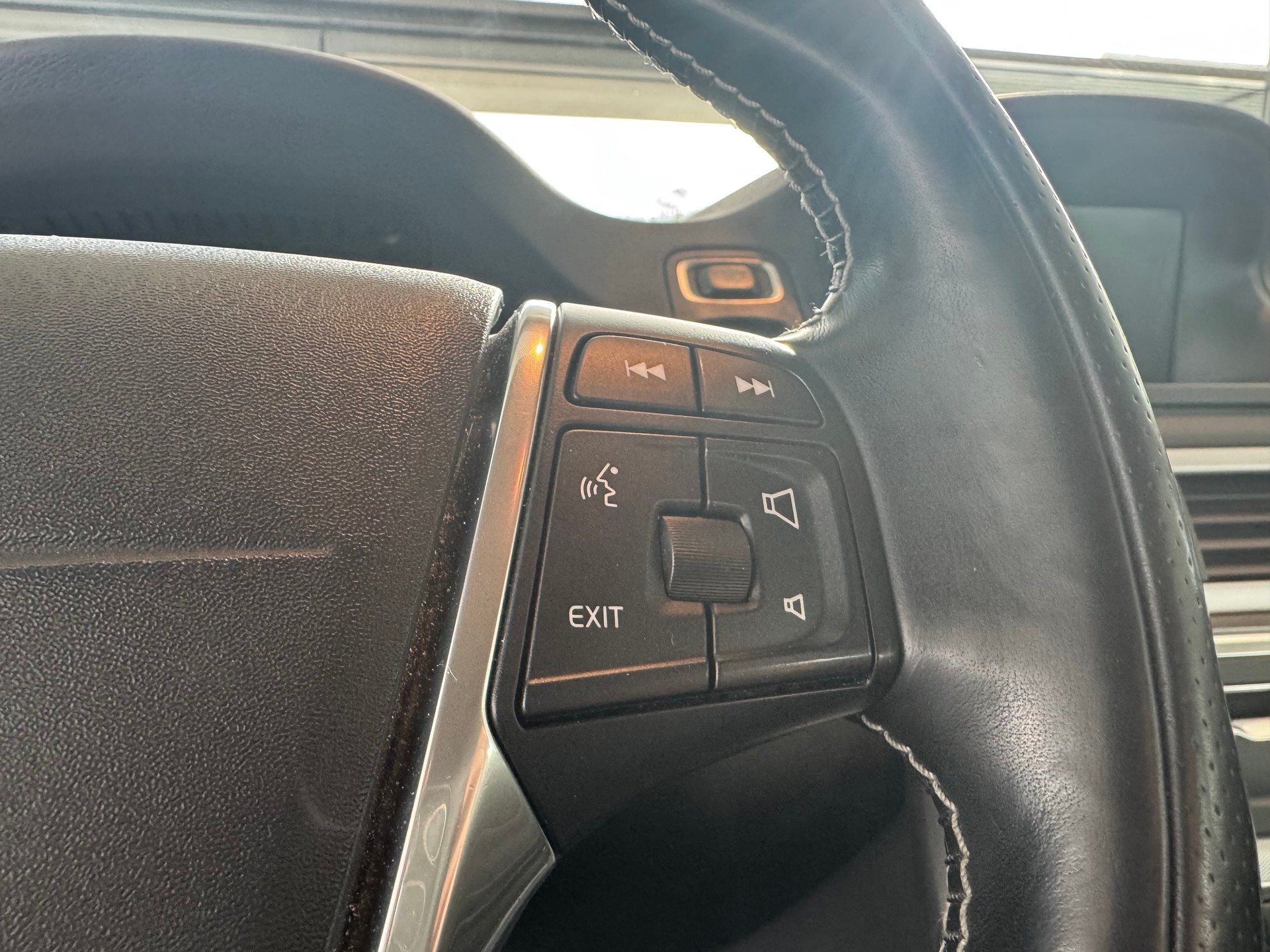 VOLVO V70 D2 Momentum ClassicEd-image-13