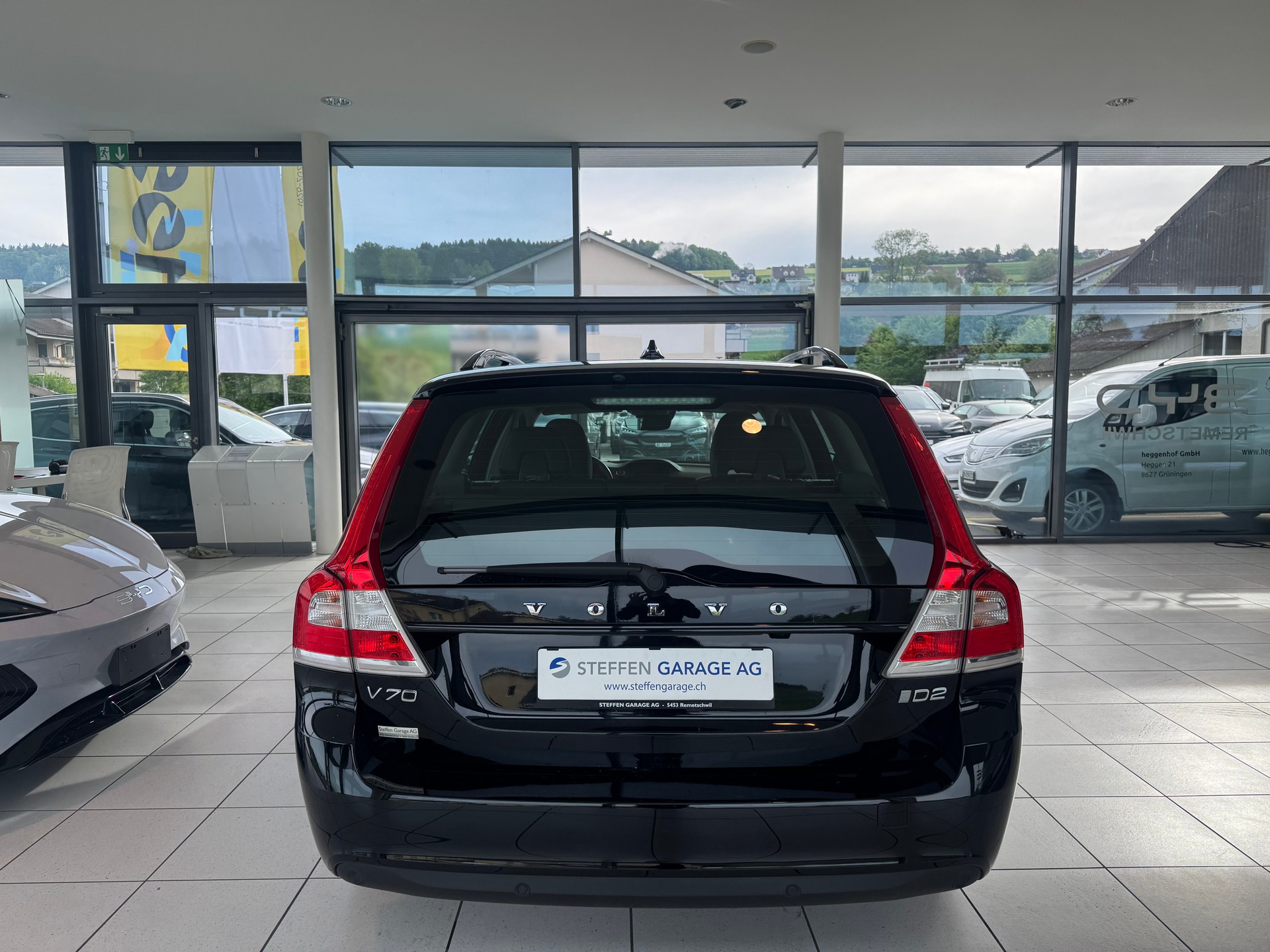 VOLVO V70 D2 Momentum ClassicEd-image-8