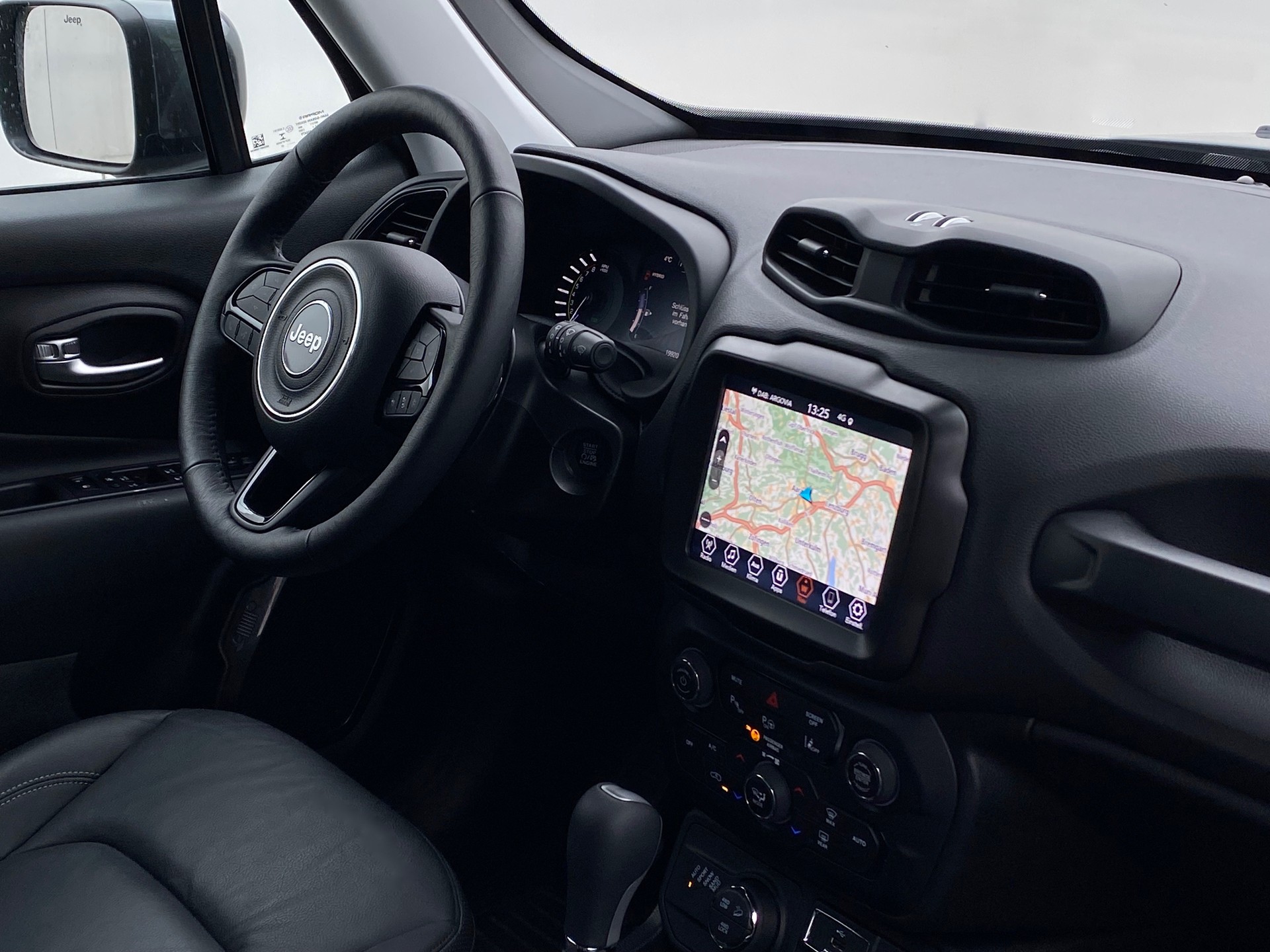 JEEP Renegade 1.3 T*PlugInHybrid*Swiss Limited Plus*Sky*AWD*-image-6