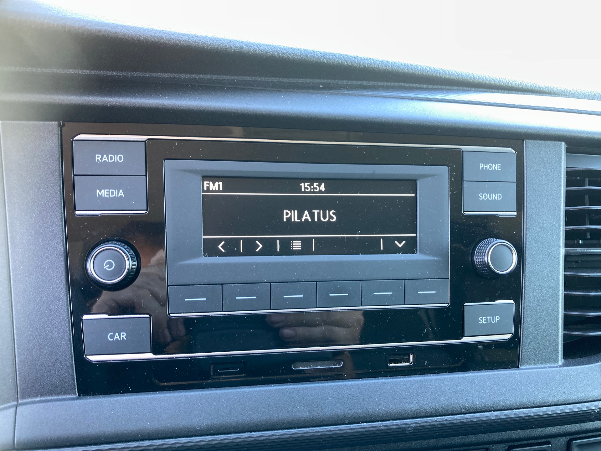 VW T6.1 2.0 TDI mit Hebebühne-image-13